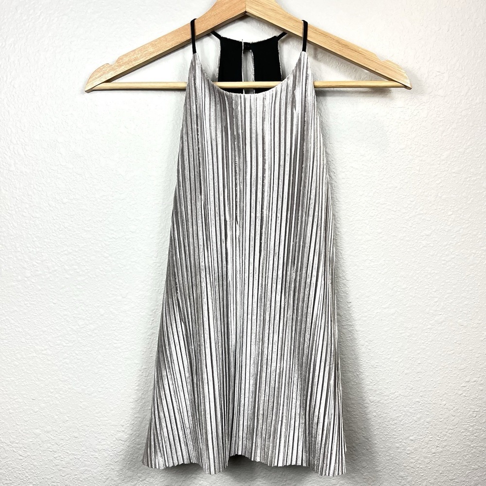 Ecote Metallic Silver Pleated Velvet Keyhole‎ Back Sleeveless Top Sz Small Fairy